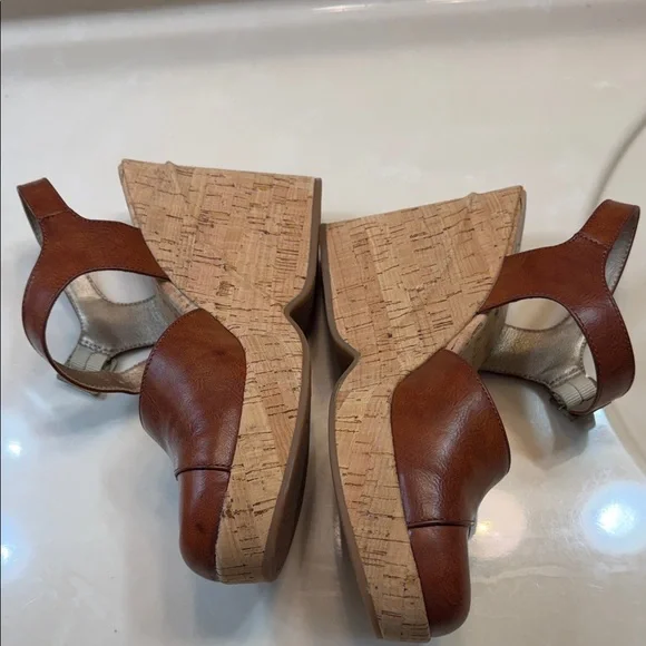 Kork-Ease Tan Leather Wedge Sandals - Picture 3 of 7